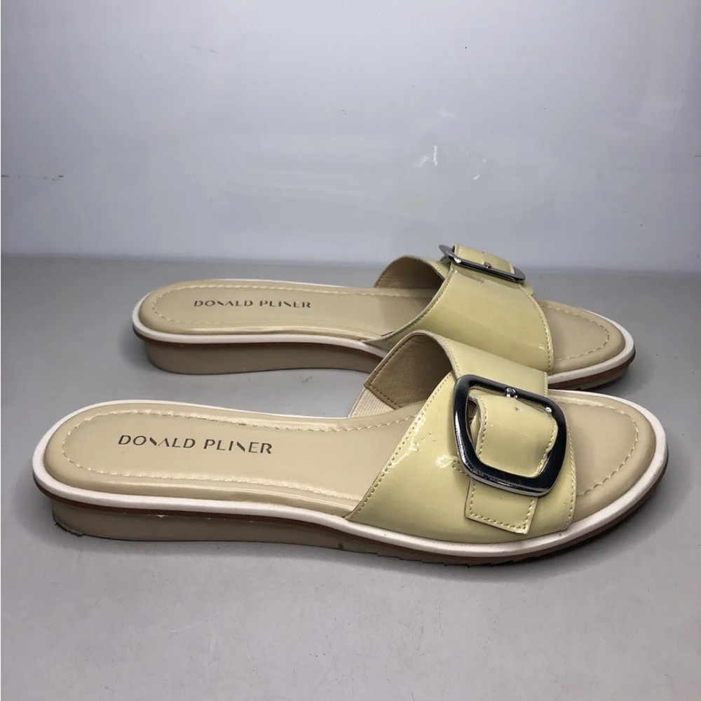 Donald Pliner Rini 26  Putty Yellow Patent Leather Strap Slide Sandals Women 9.5